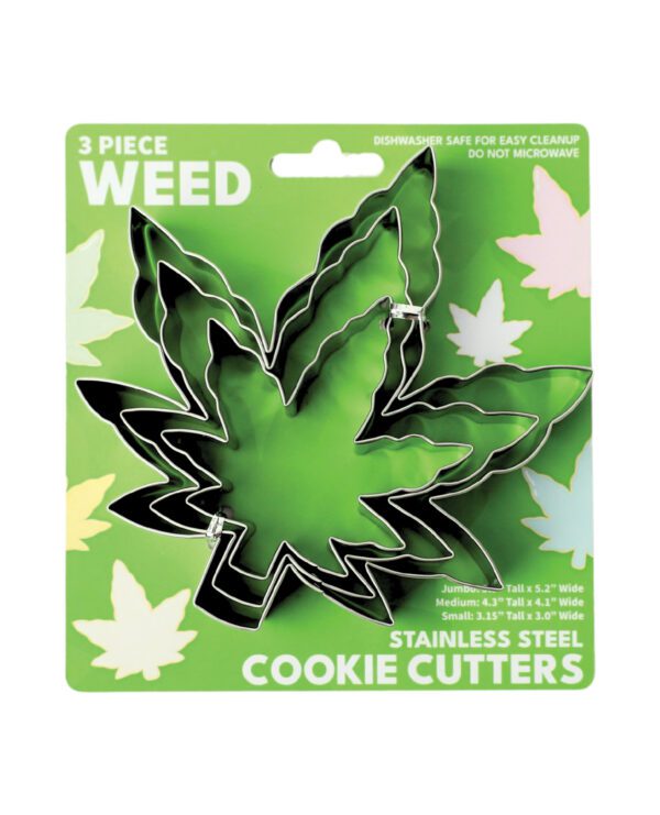 Packaging of a 3-piece stainless steel leaf-shaped cookie cutter set with size information, labeled as "WEED" and indicated as dishwasher safe.