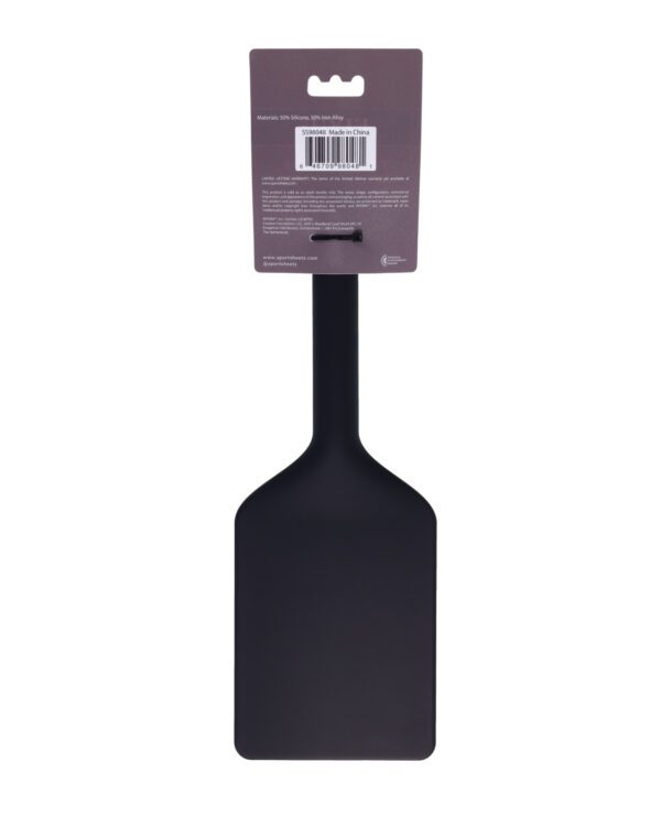 Rear view of a black silicone spatula with its original packaging showing materials and barcode.