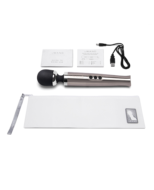 Le Wand Die Cast Rechargeable Massager - Silver - Image 5